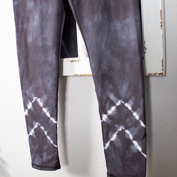 Halcyon Tie Dye Leggings Black Gray White High Rise M NWT Workout Casual - Picture 3 of 7